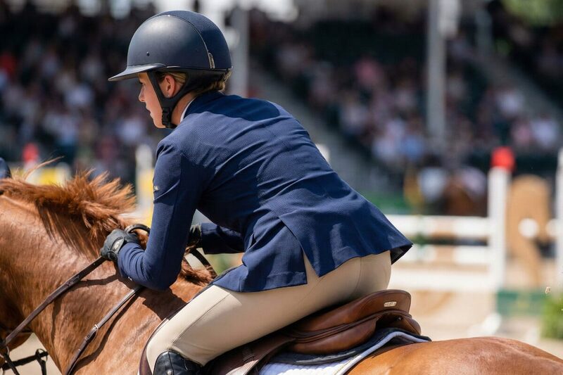 Scelta della Giacca da Concorso Equestre: Vestibilità Perfetta e Gamma di Movimento Dinamica